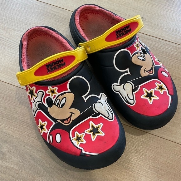 Crocs FL Mickey Mouse Lined
Clog Black | Xtremeinn size 3 shoes - Picture 3 of 8